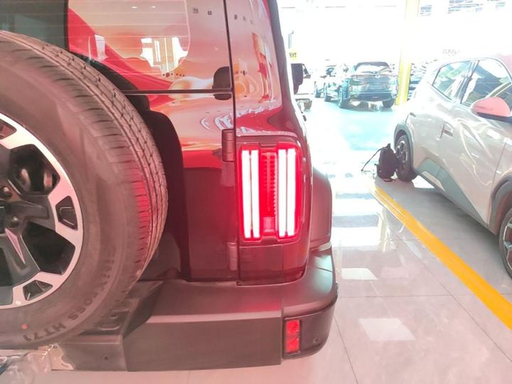 300 EV 2025 Hi4-T 36.7kWh photo 7