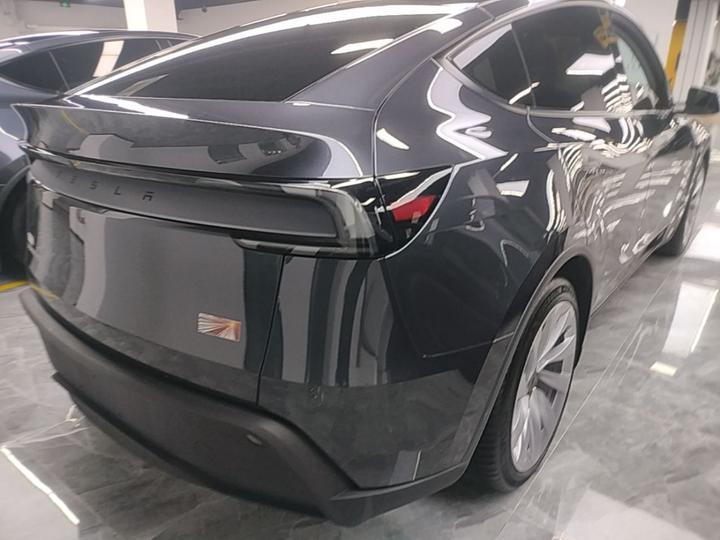 Model Y 2025 Long Range AWD Launch Edition photo 7