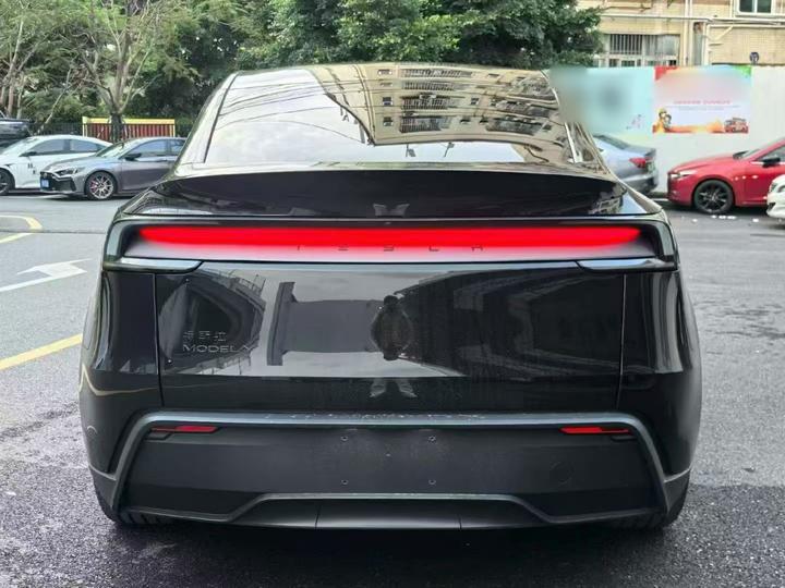 Model Y 2026 RWD photo 3