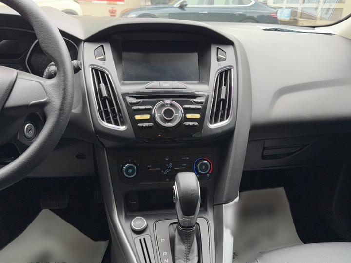 Focus 2017 Hatchback 1.6L AT Comfort photo 4