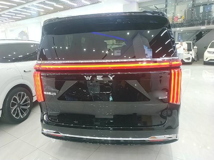 2025 AWD 8 photo 3