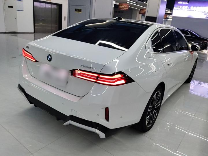 5 Series 2024 525Li M Sport Package photo 4