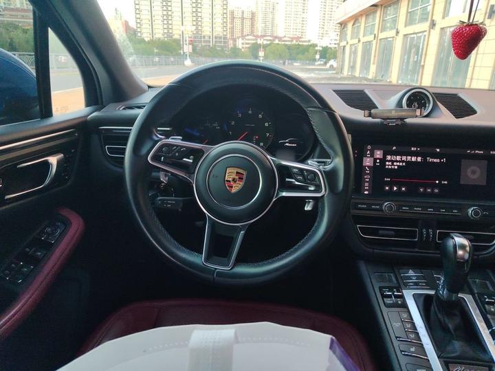 2018 Macan 2.0T photo 3