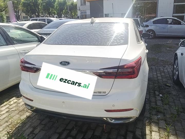 Escort 2021 1.5L AT photo 3
