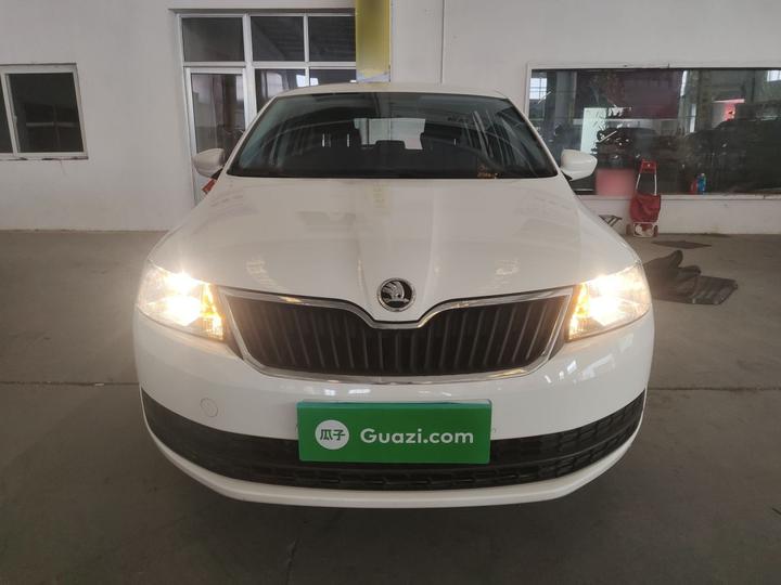 Rapid Spaceback 2016 Facelift 1.4L MT photo 2