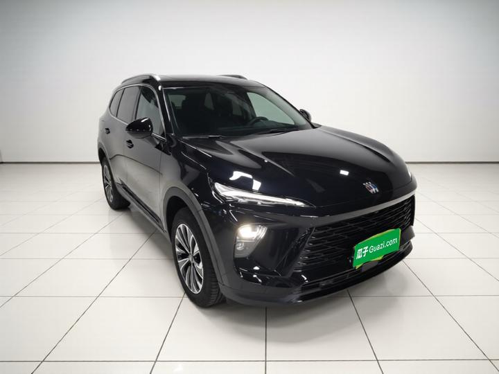 2025 Envision Plus 28T RWD photo 3