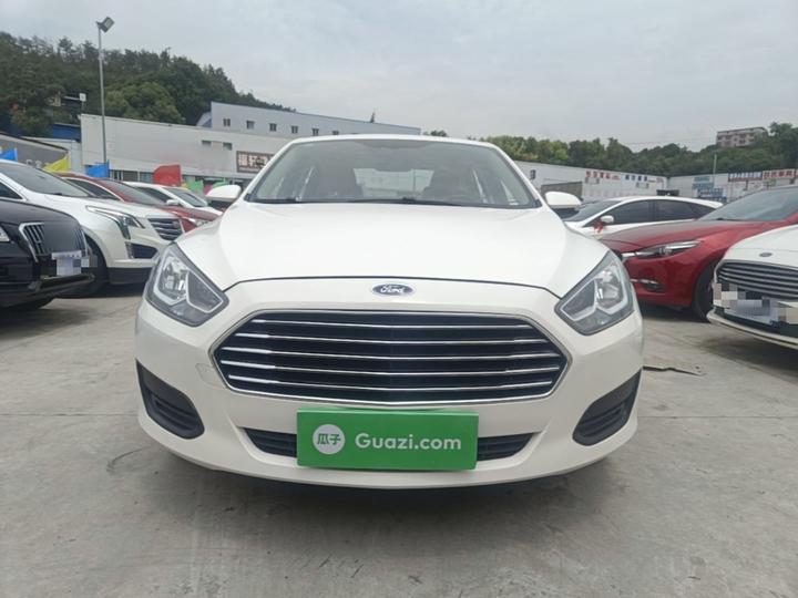 Escort 2017 Facelift 1.5L AT Comfort photo 2