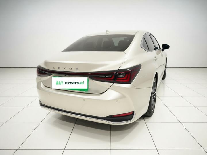 ES 2025 200 Exclusive photo 6