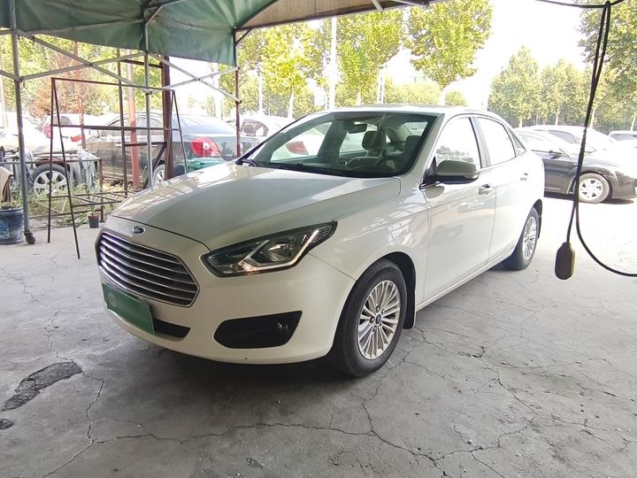 Escort 2015 1.5L MT Comfort