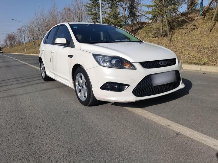 Focus 2014 Hatchback Classic 1.8L AT Collection photo 4