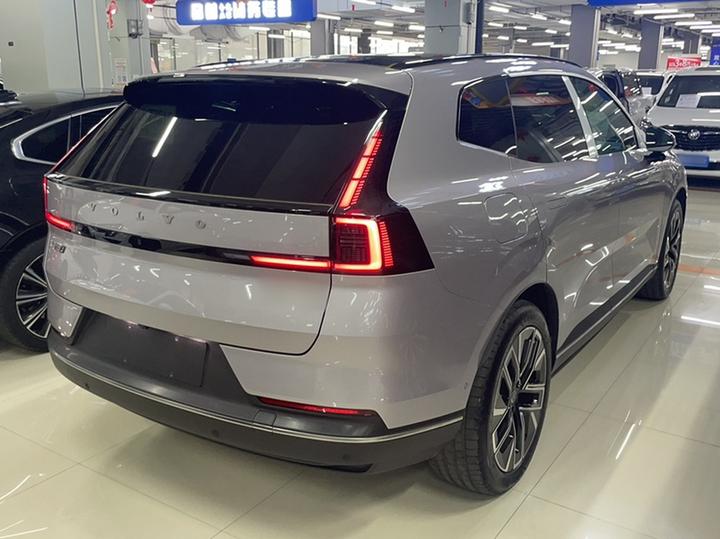 XC70 Hybrid 2026 AWD Extended Range Plus photo 2