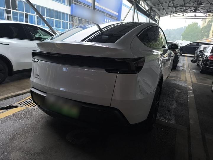 Model Y 2025 RWD photo 6