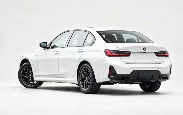 3 Series 2026 330Li M M Sport Night Package photo 3