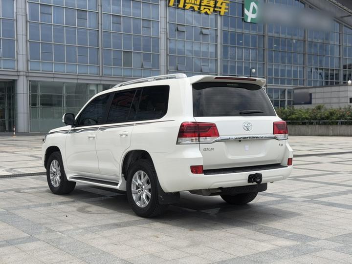 Land Cruiser Parallel Import photo 4