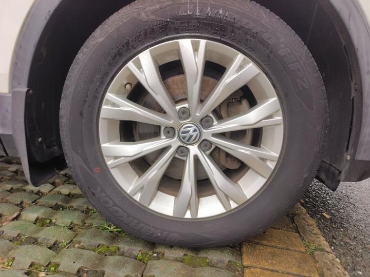Tiguan L 2018 330TSI AT RWD photo 8