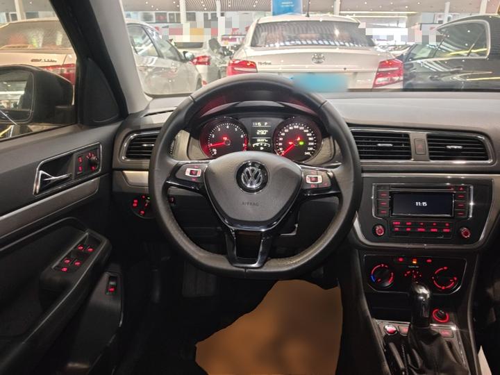 Lavida 2017 1.6L AT photo 6