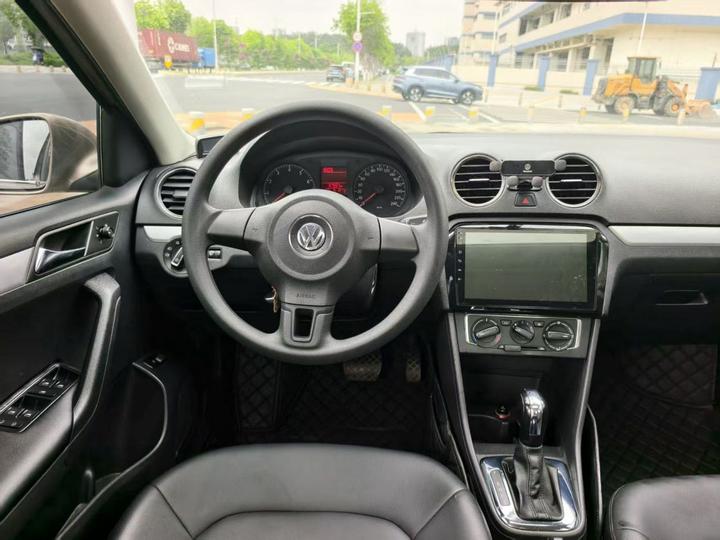 2013 1.6L AT Comfort photo 2