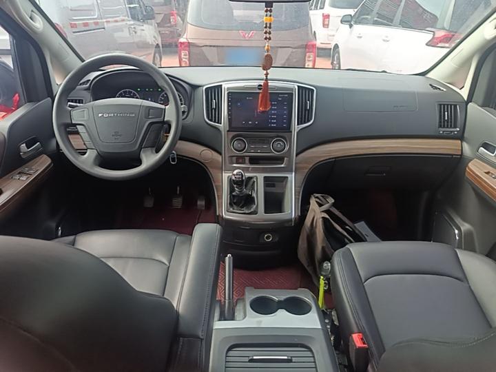 Lingzhi PLUS 2021 Wagon 2.0L MT Comfort 7-Seater photo 5