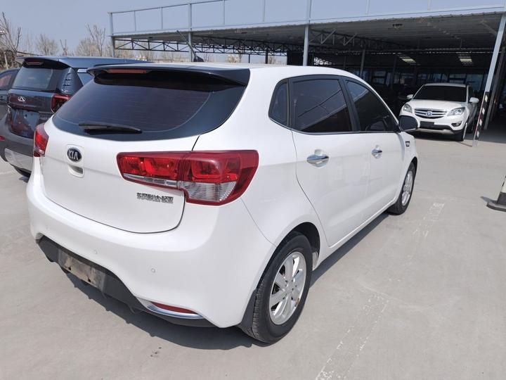 K2 2015 Hatchback 1.4L MT GLS photo 4