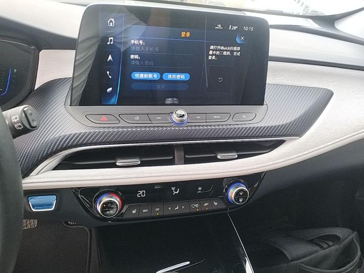 6 2022 PHEV photo 4