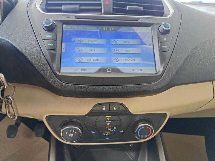 Escort 2015 1.5L MT Comfort photo 8