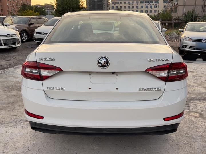 Octavia 2018 TSI230 DSG Comfort photo 3
