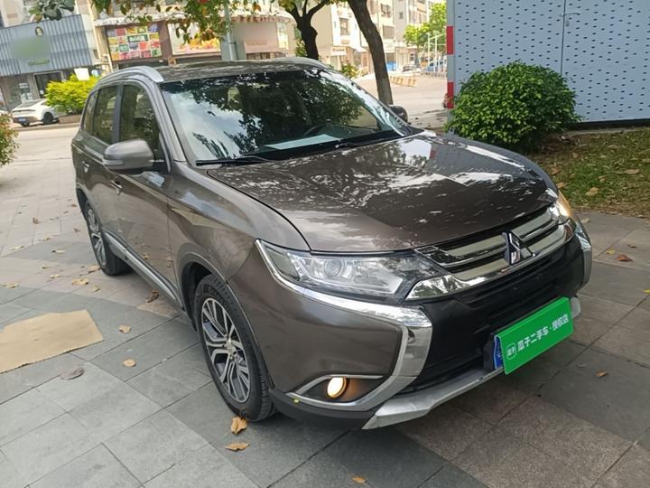 Outlander 2018 2.0L RWD 7-Seater photo 3