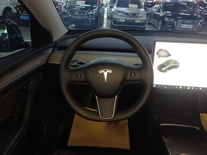 Model Y 2021 Standard Range RWD photo 2