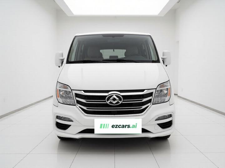 MAXUS V80 2023 2.0T PLUS AMT City Short Wheelbase 5/6-Seater photo 2