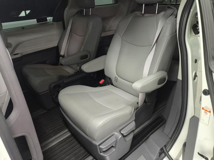 Granvia 2023 2.5L Hybrid Premium PLUS photo 4