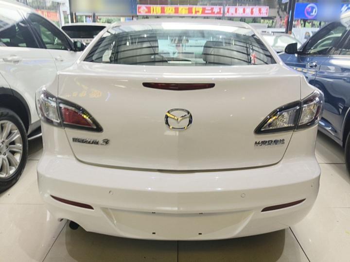 3 2015 Sedan 1.6L AT Comfort photo 3