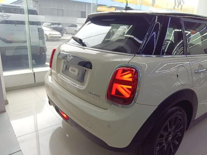 2018 1.5T COOPER Classic 5-Door photo 3