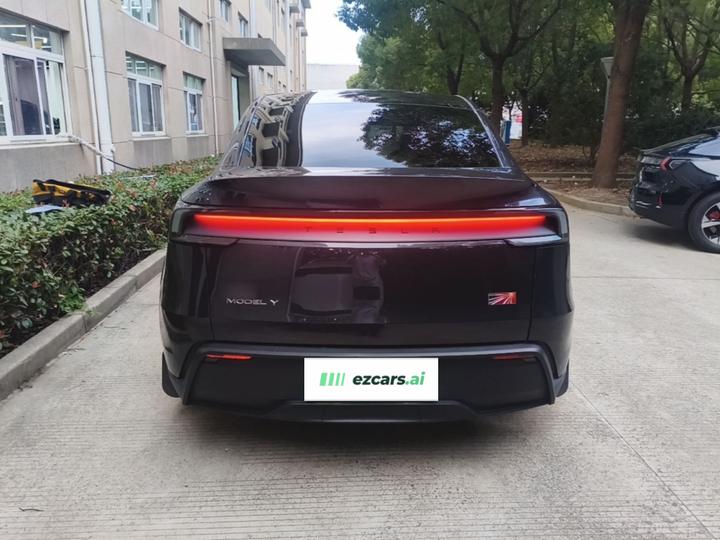 Model Y 2025 RWD Launch Edition photo 5