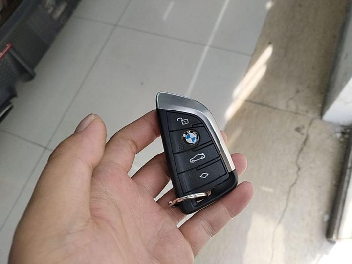 3 Series 2022 325Li M Sport Package photo 8
