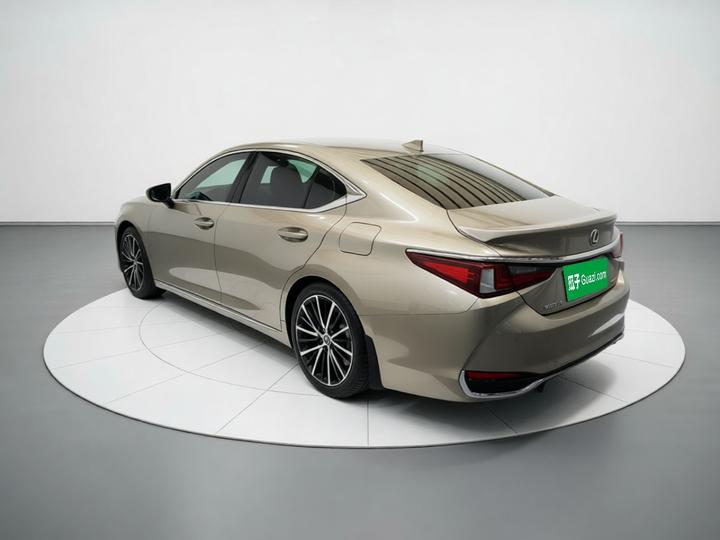 ES 2022 300h Exclusive photo 4