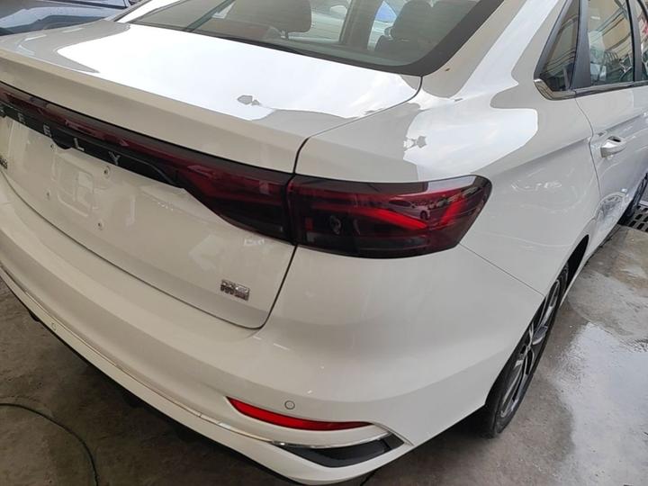Emgrand 2025 4 1.5L CVT Flagship photo 7