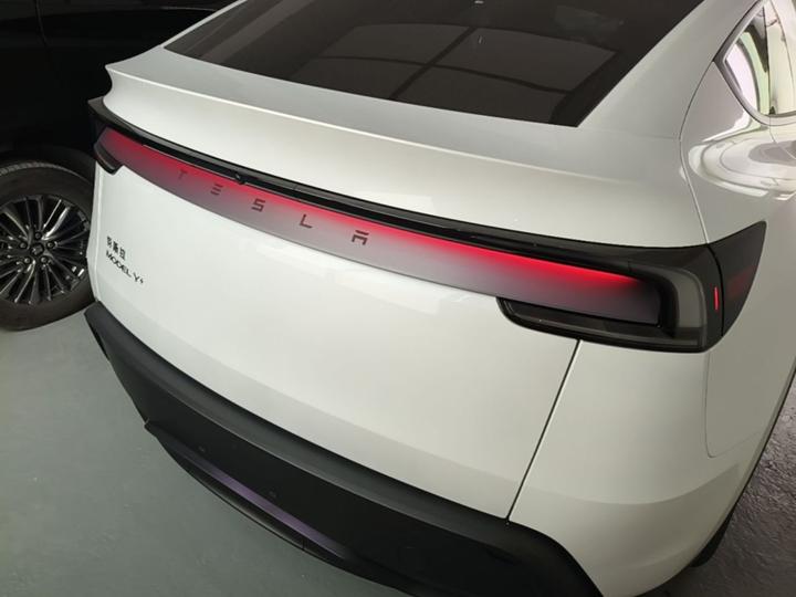 Model Y 2026 Facelift Long Range RWD photo 6