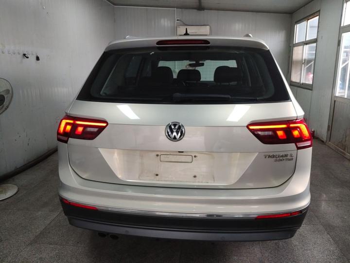 Tiguan L 2017 330TSI AT RWD Luxury photo 5