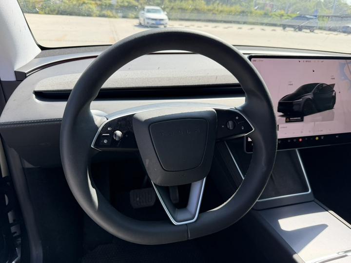Model Y 2025 RWD photo 3