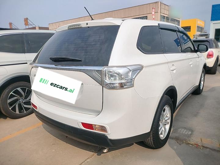 Outlander Imported 2014 2.0L RWD Sport Value 5-Seater photo 4