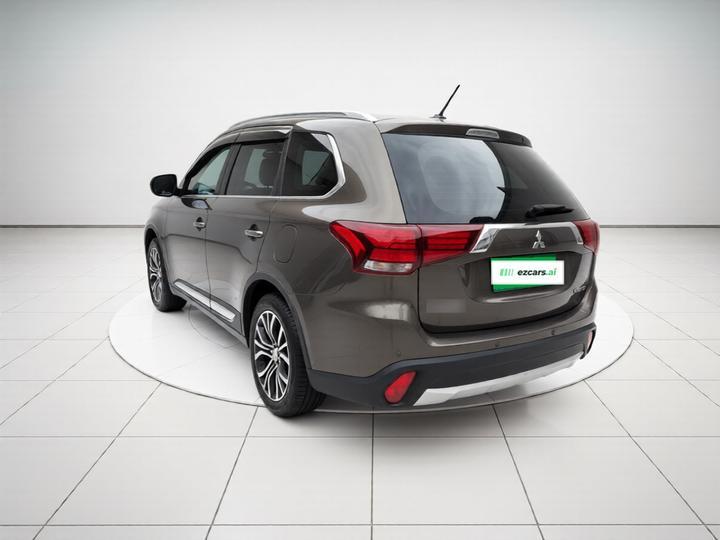 Outlander 2016 2.4L AWD Elite 5-Seater photo 4