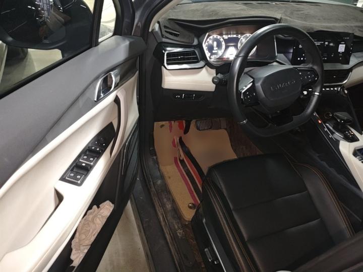 06 EM-P 2020 PHEV Plus photo 3