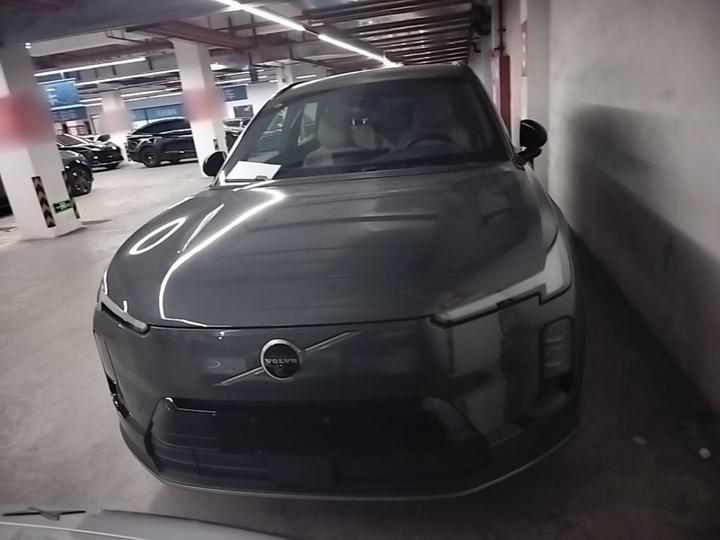 XC70 Hybrid 2026 RWD Long Range Core photo 2
