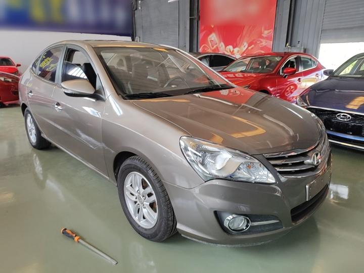 Dynamic 2011 1.6L MT Luxury photo 3