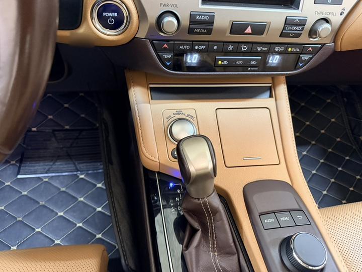 ES 2015 300h Comfort photo 6
