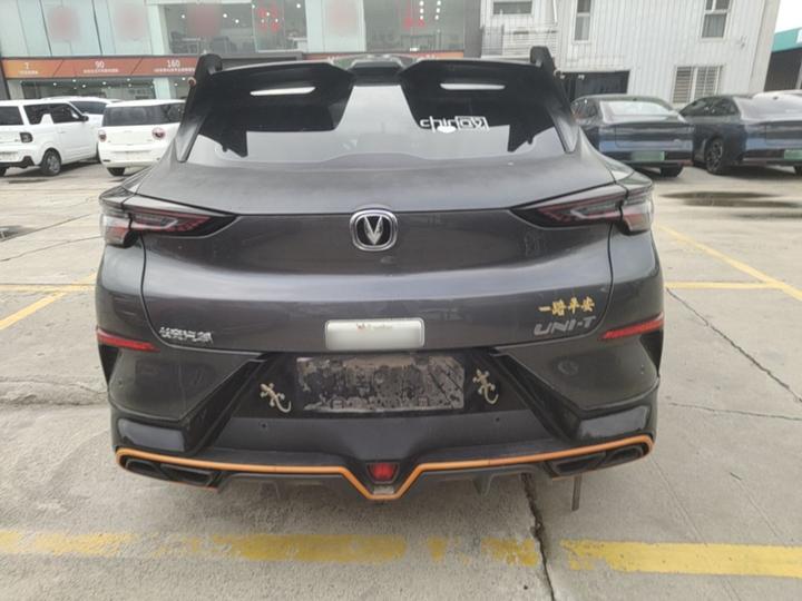UNI-T 2022 1.5T Sport Premium photo 5