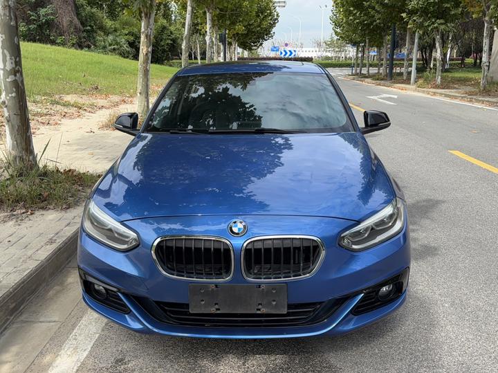 1 Series 2017 118i Sport photo 2