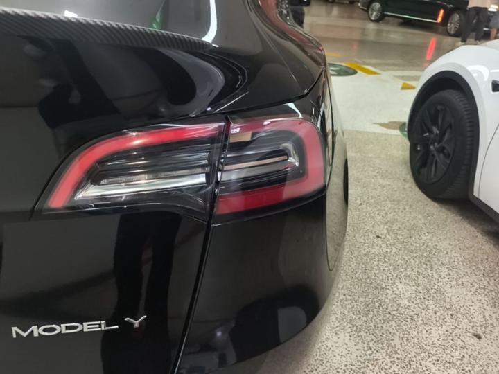 Model Y 2023 RWD photo 7