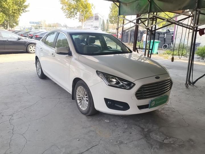 Escort 2015 1.5L MT Comfort photo 3