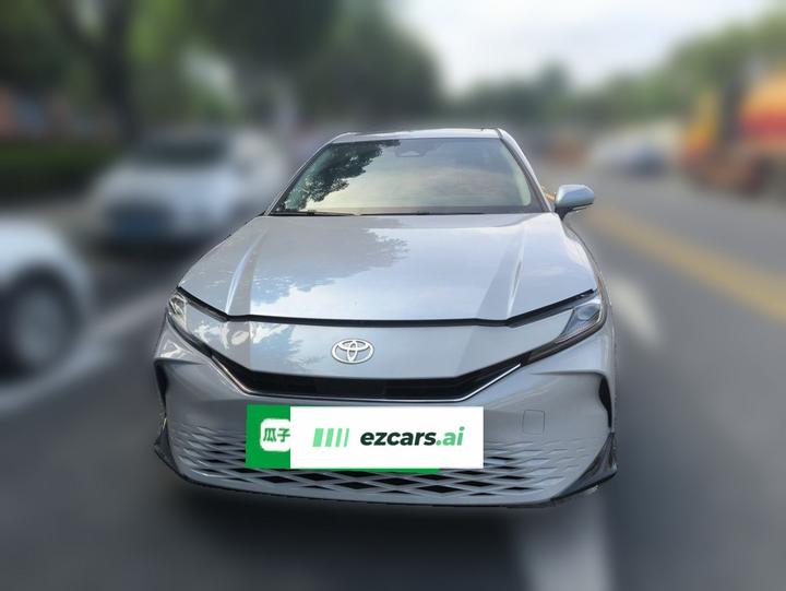 Camry 2024 Hybrid 2.0HE Elite photo 2